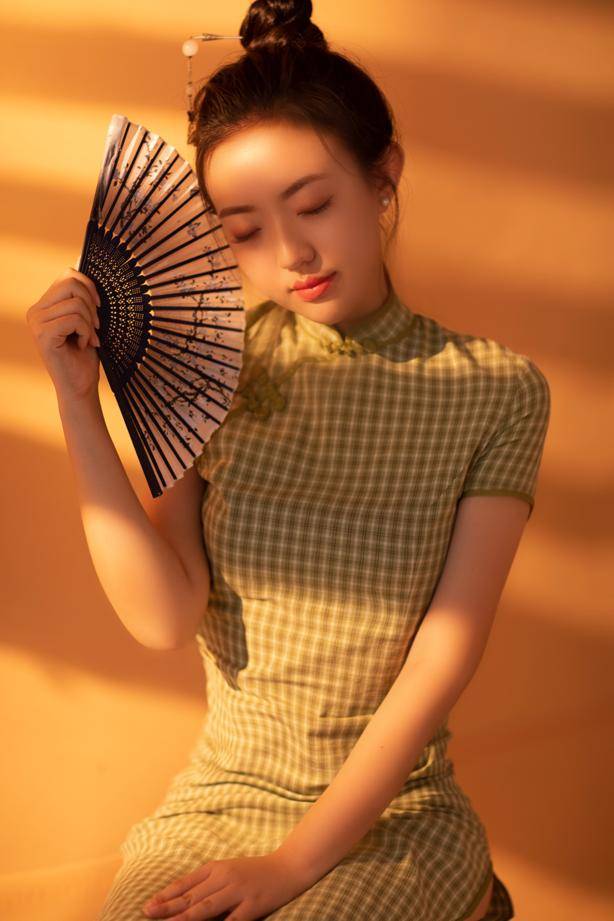 女演員古箏，與自然美景的邂逅，探尋內心平和之聲