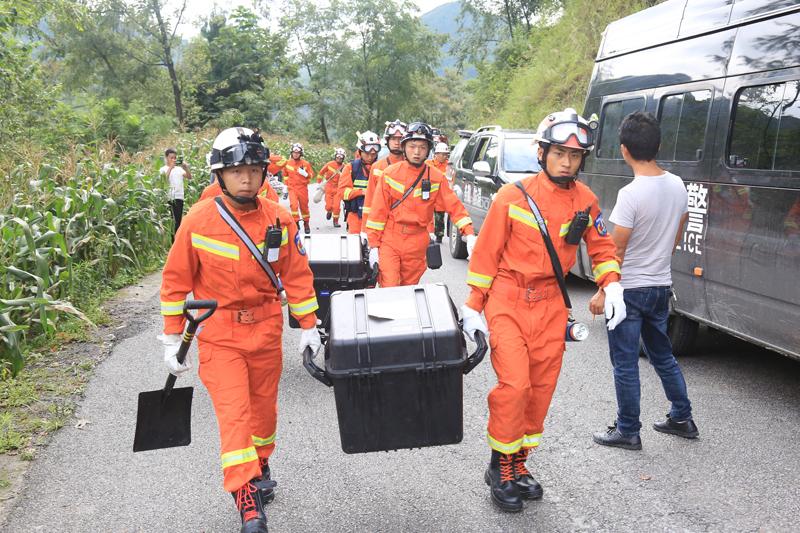 納雍山體滑坡最新消息，探秘滑坡背后神秘角落的小巷特色小店