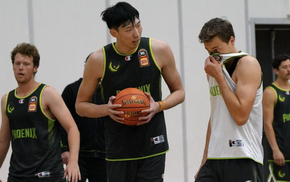 周琦最新視頻展現(xiàn)籃球巨星風(fēng)采！