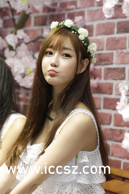 探索時尚界的璀璨新星，Jenny佳妮的最新動態(tài)與風采