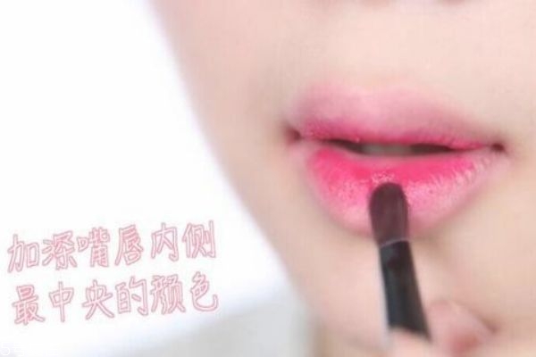 最新口紅涂法教程，輕松打造完美唇妝技巧