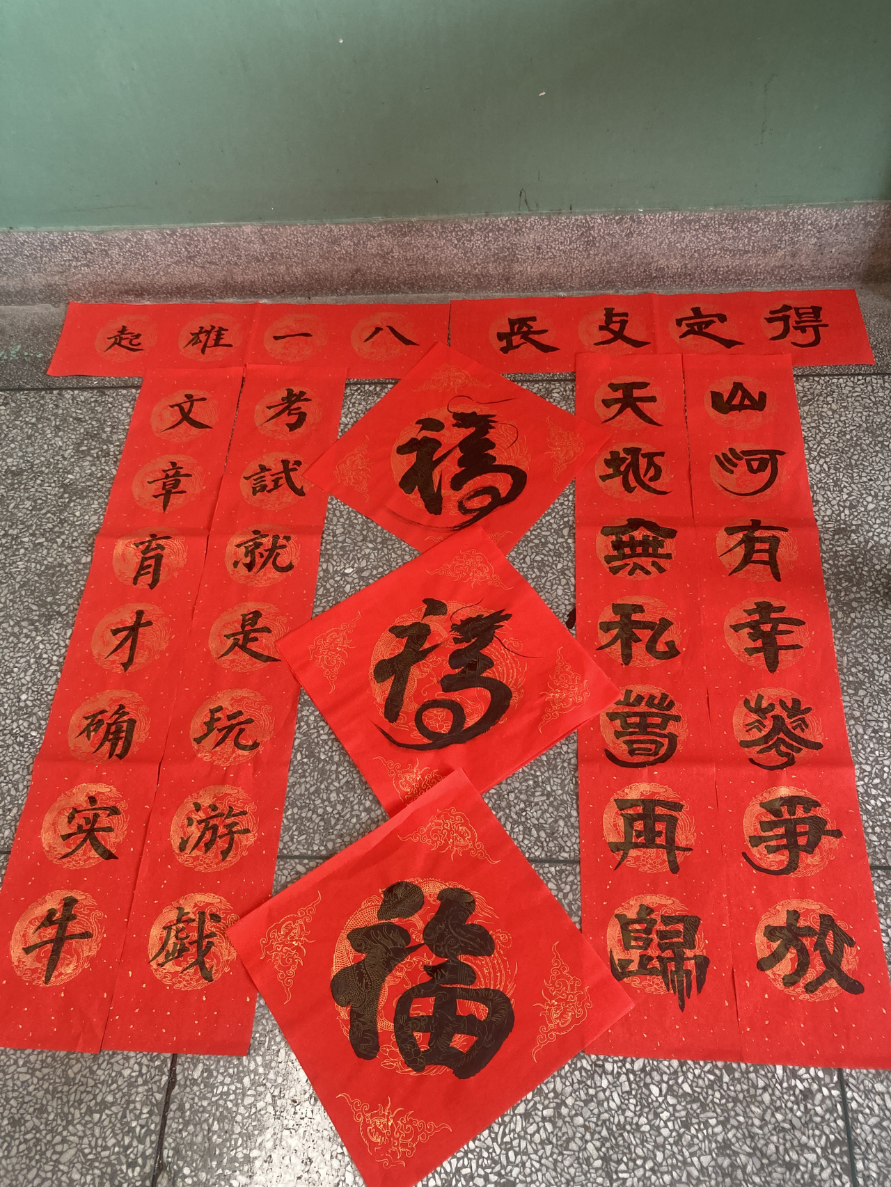 傳統(tǒng)與現(xiàn)代融合之美，最新潮春聯(lián)欣賞