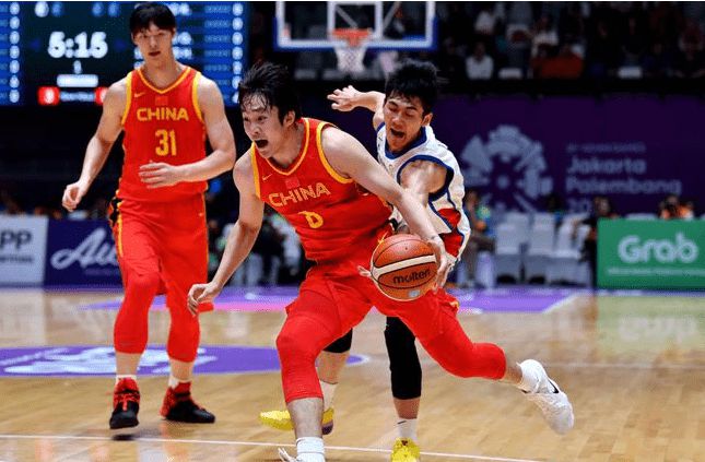 揭秘籃球愛好者隱藏寶藏的特色小店，最新國家隊(duì)籃球與小巷中的籃球奇緣