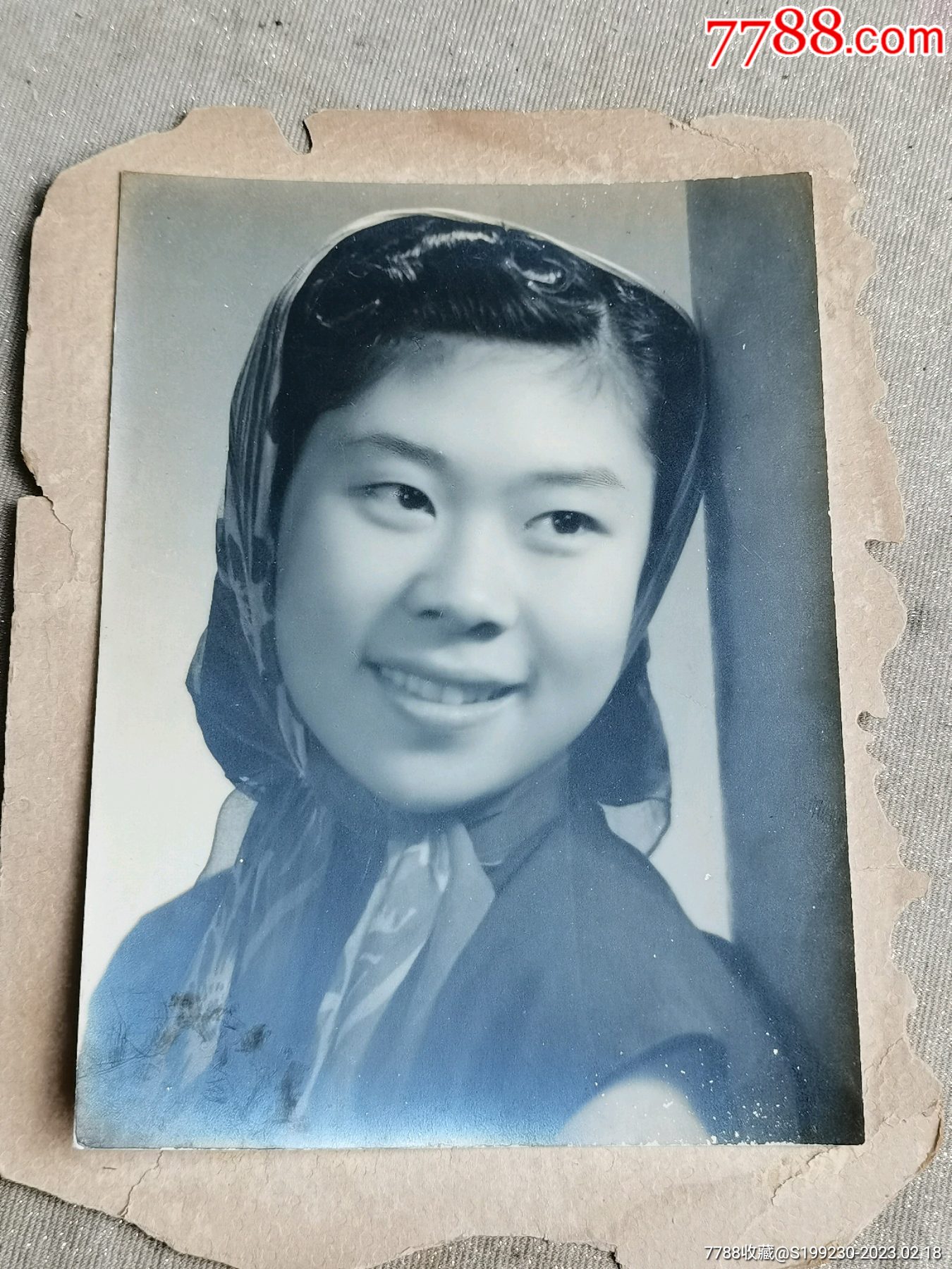 美女老照片的魅力，歷久彌新，時(shí)光見(jiàn)證美麗風(fēng)采